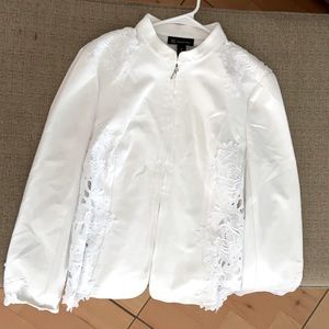 XL Women’s white zip jacket